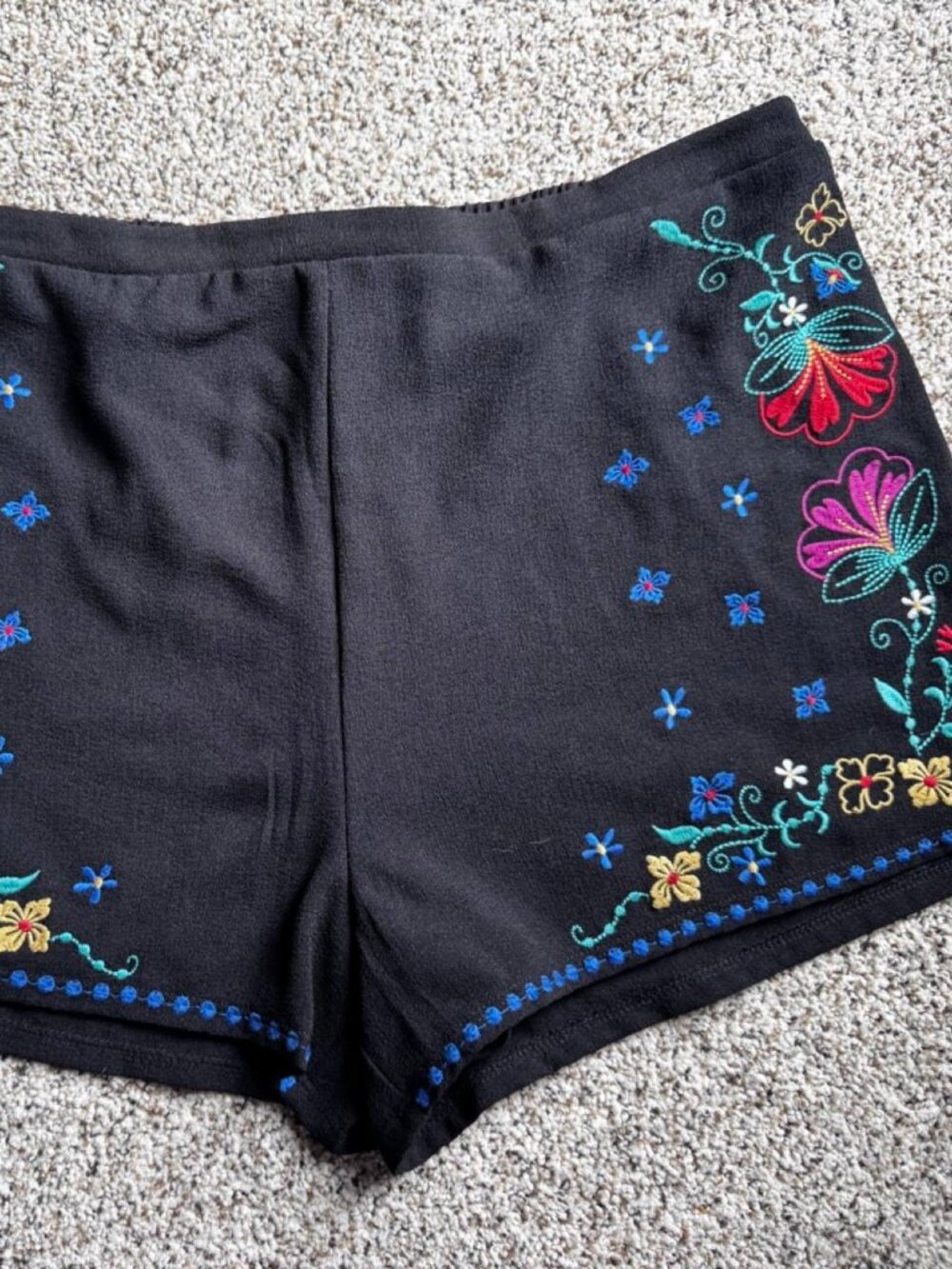 Black XL Xhilaration Embroidered Floral Shorts